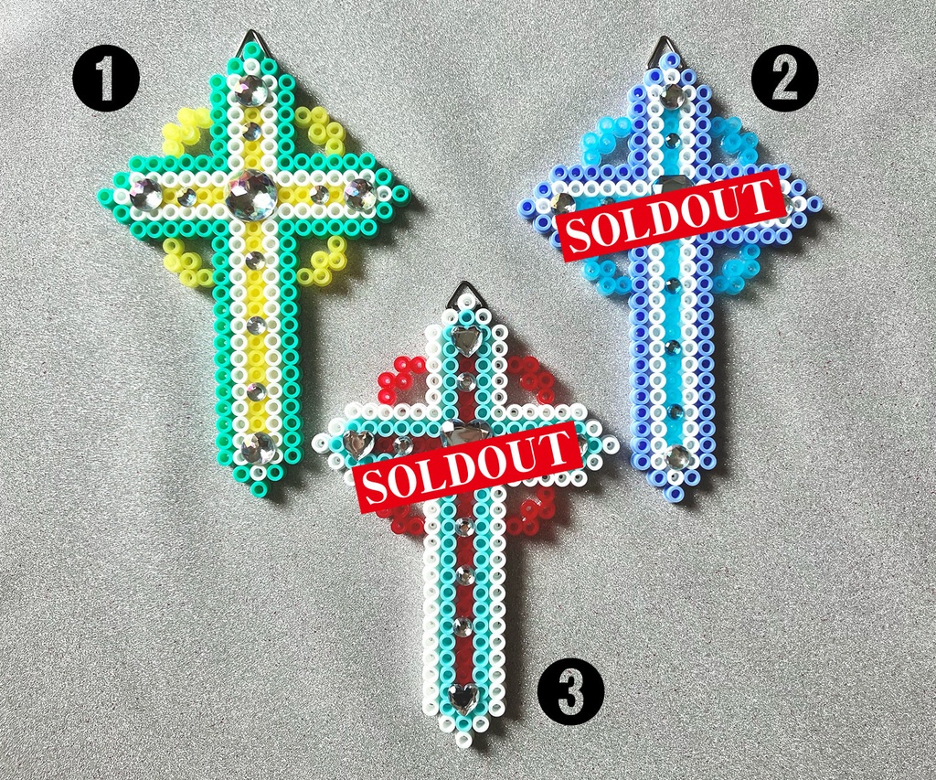 ポップでチープな十字架(Sサイズ)