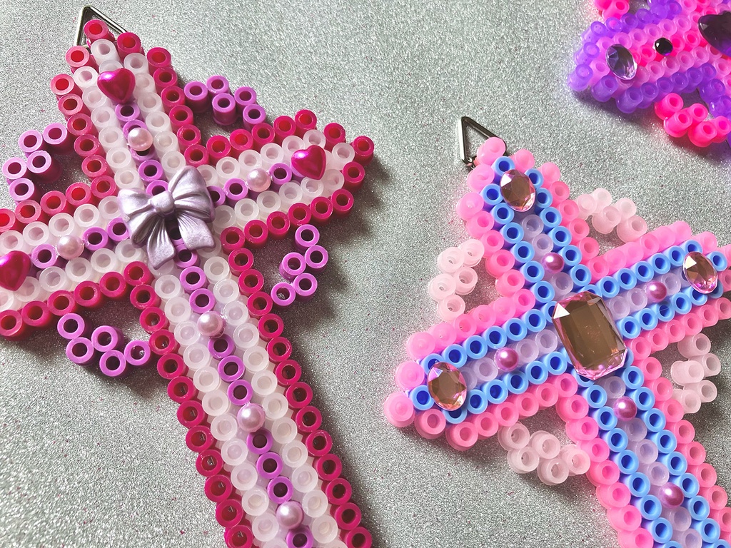 ポップでチープな十字架(Sサイズ)