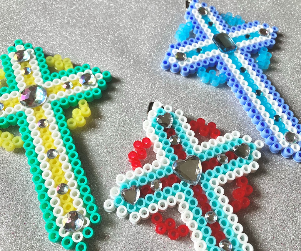 ポップでチープな十字架(Sサイズ)