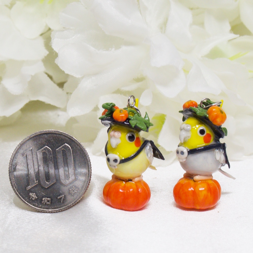 【セミオーダー】セキセイインコちゃんのハロウィン・チャーム・イヤーアクセサリー
