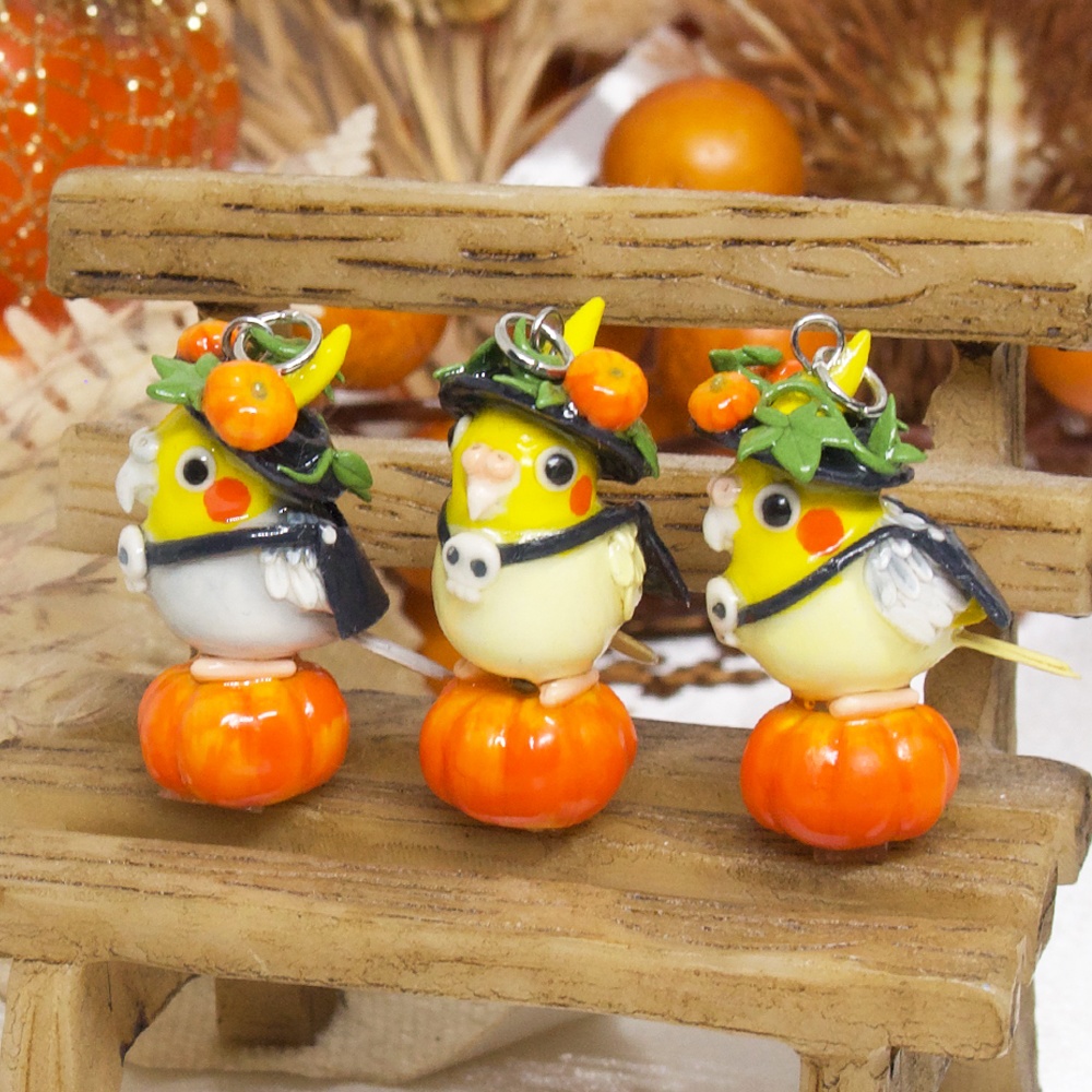 【セミオーダー】オカメインコのハロウィン・チャーム・イヤーアクセサリー