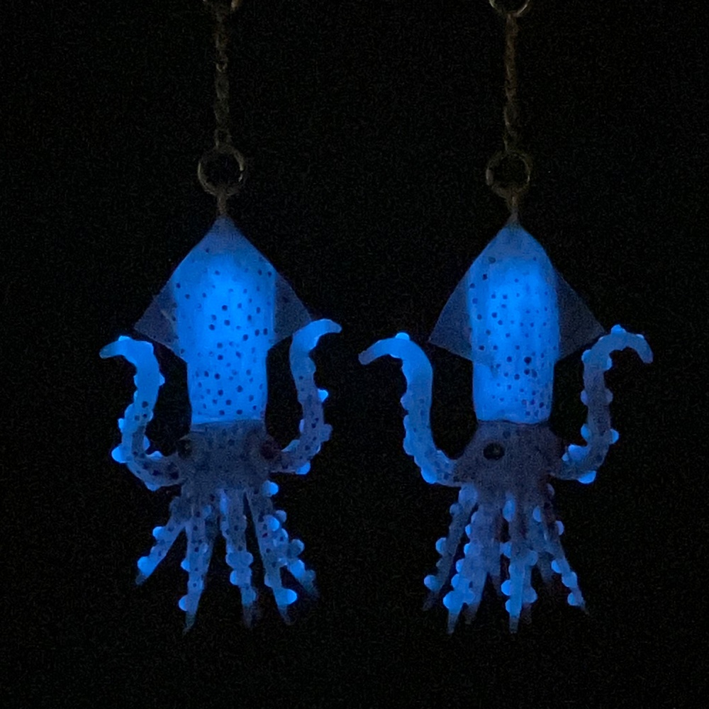 ホタルイカ(蓄光塗料入り)のイヤーアクセサリー