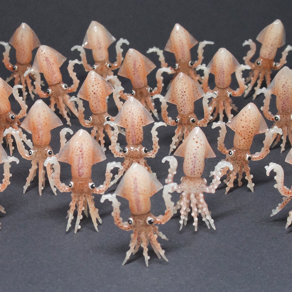 ホタルイカ(蓄光塗料入り)のイヤーアクセサリー