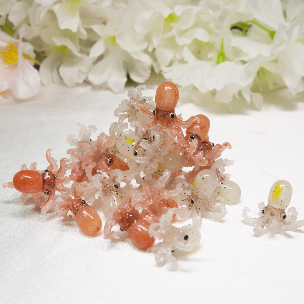 海からこんにちは♪ 小さなタコのイヤーアクセサリー