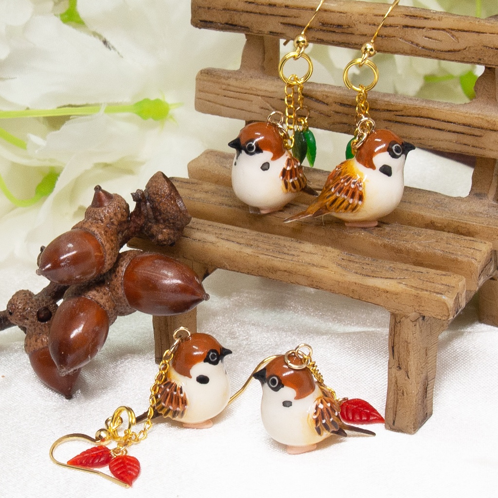 冬限定・ぷっくりスズメのピアス・イヤリング