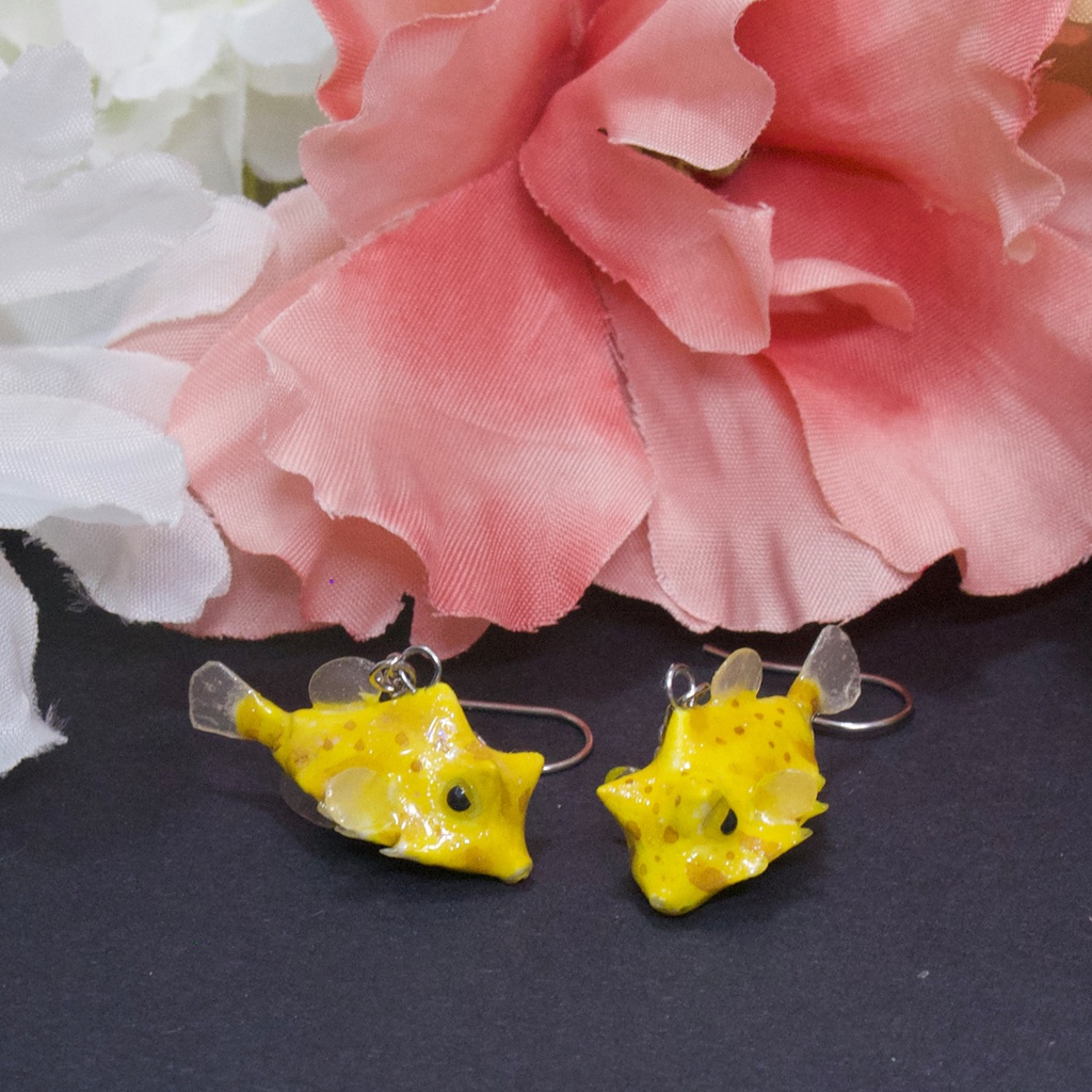 ラクダハコフグのゆらめくピアス・イヤリング