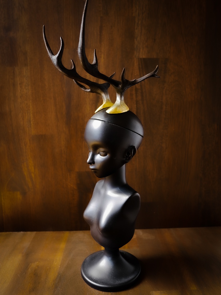 【終了】鹿角 ブラック×ゴールド(60cmドール用)