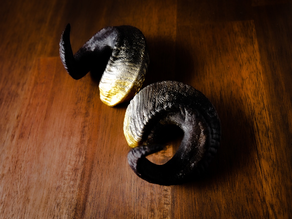 【終了】羊角 ブラック&ゴールド(60cmドール用)