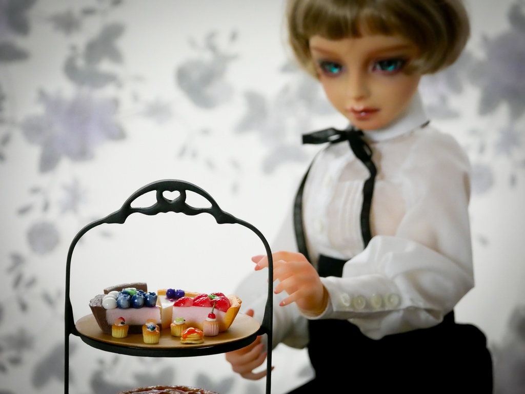 【セール】猫足ケーキスタンド(60cmドール用)