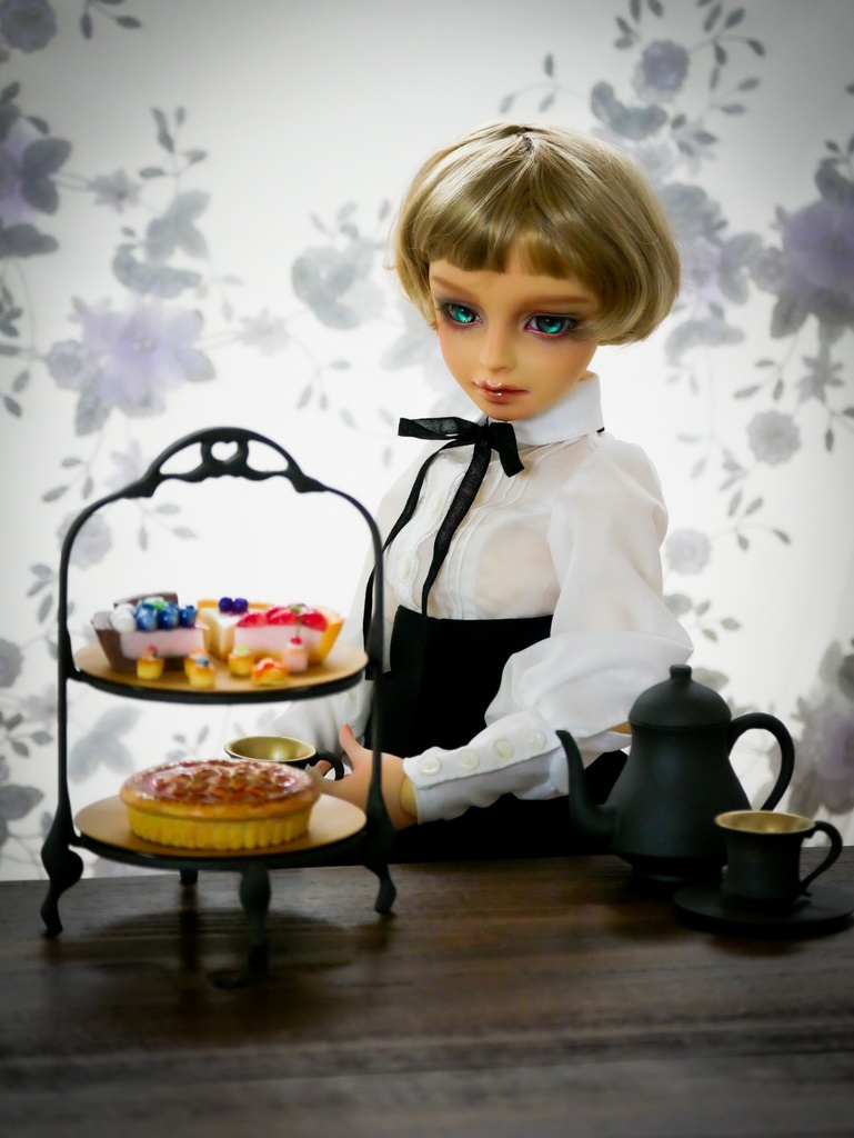 【セール】猫足ケーキスタンド(60cmドール用)