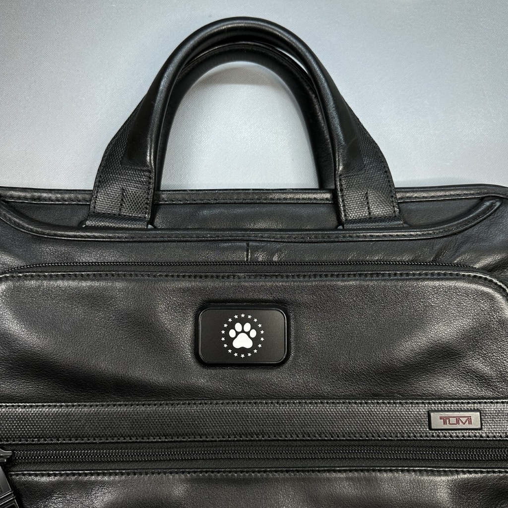 ◆TUMI 猫型 肉球 デザインプレート 黒x白 30x50mm