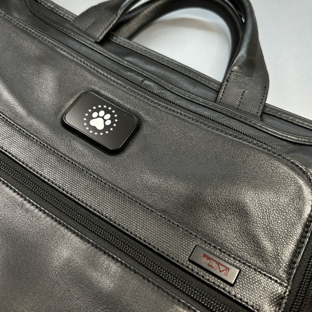 ◆TUMI 猫型 肉球 デザインプレート 黒x白 30x50mm