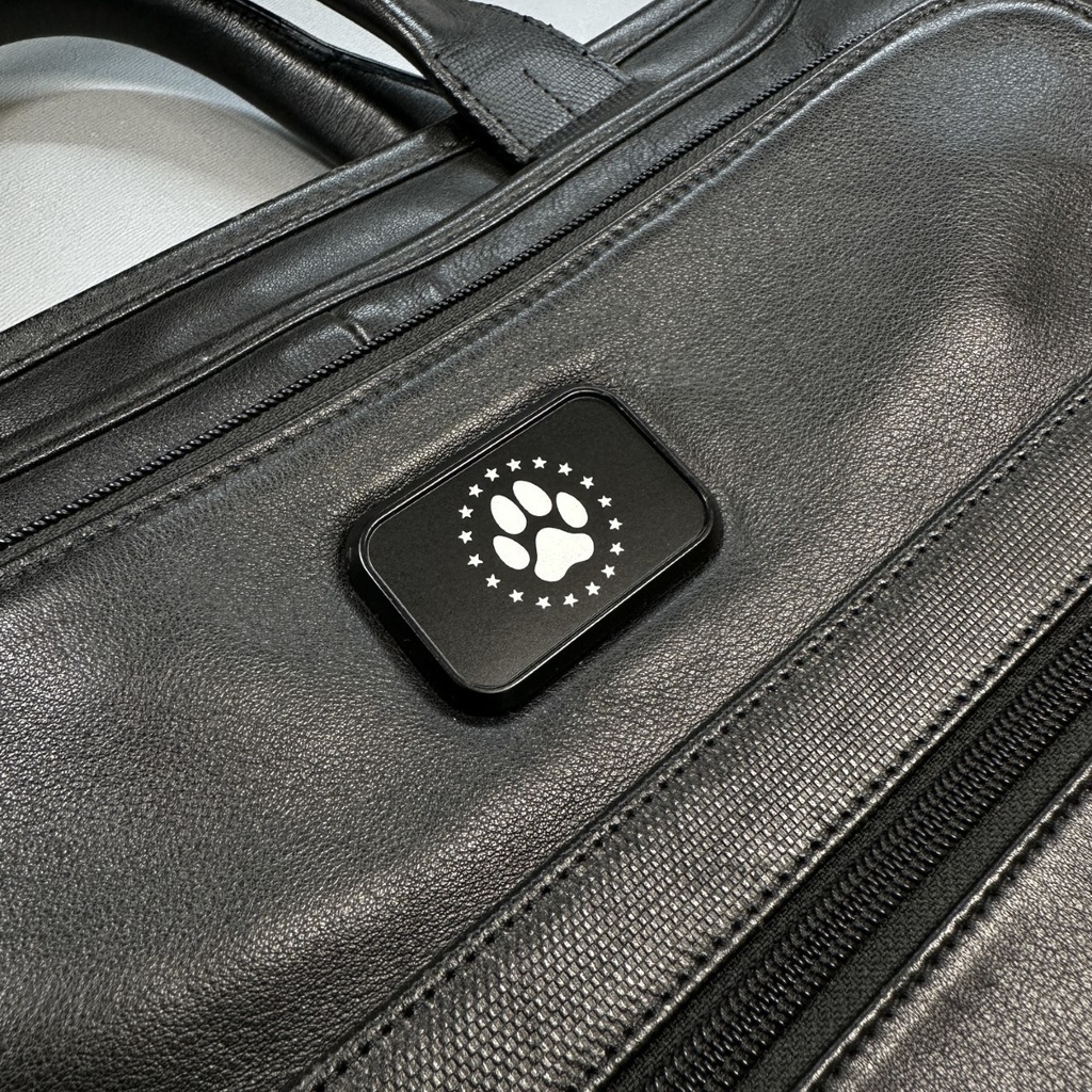 ◆TUMI 犬型 肉球 デザインプレート 黒x白 30x50mm