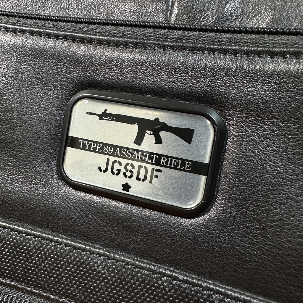 ◆TUMI JGSDF 89式小銃 アイコン カスタムプレート レジン仕上 銀ｘ黒 30x50mm