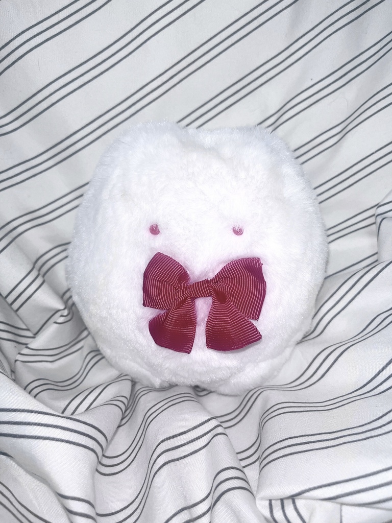 ねこのぬいぐるみ 赤い子