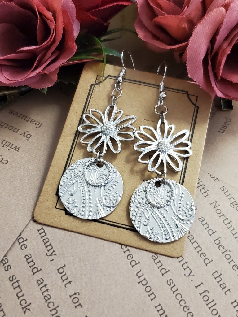 お花のシルバーピアス・イヤリング