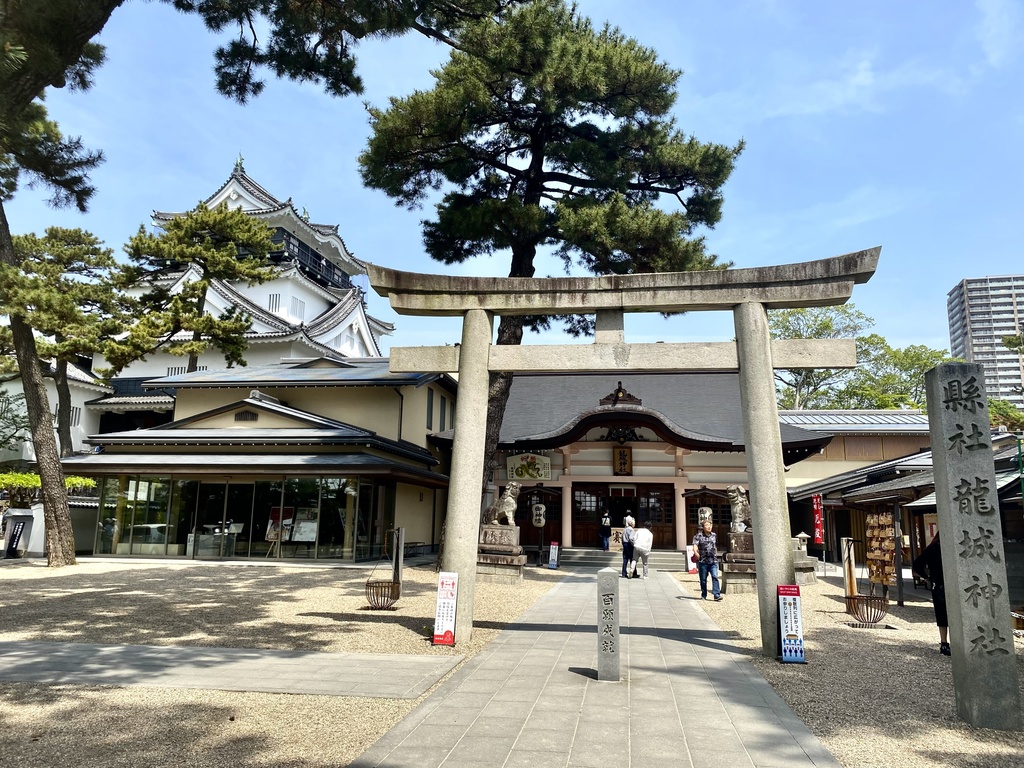 龍城神社と岡崎城