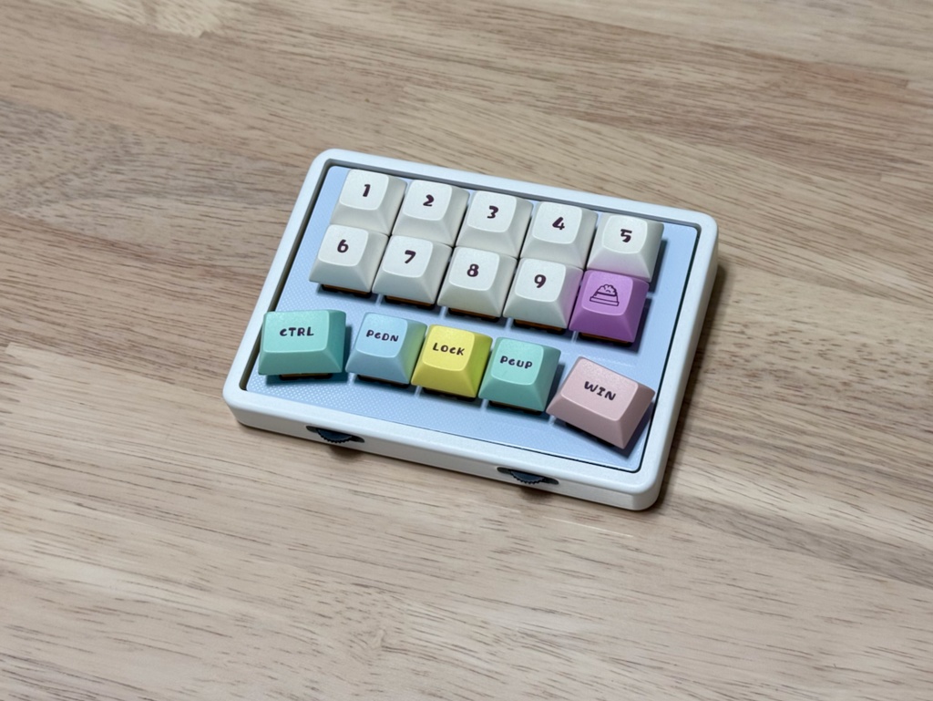 プッシュ付きエンコーダー搭載マクロパッド NumNum Whiteberry