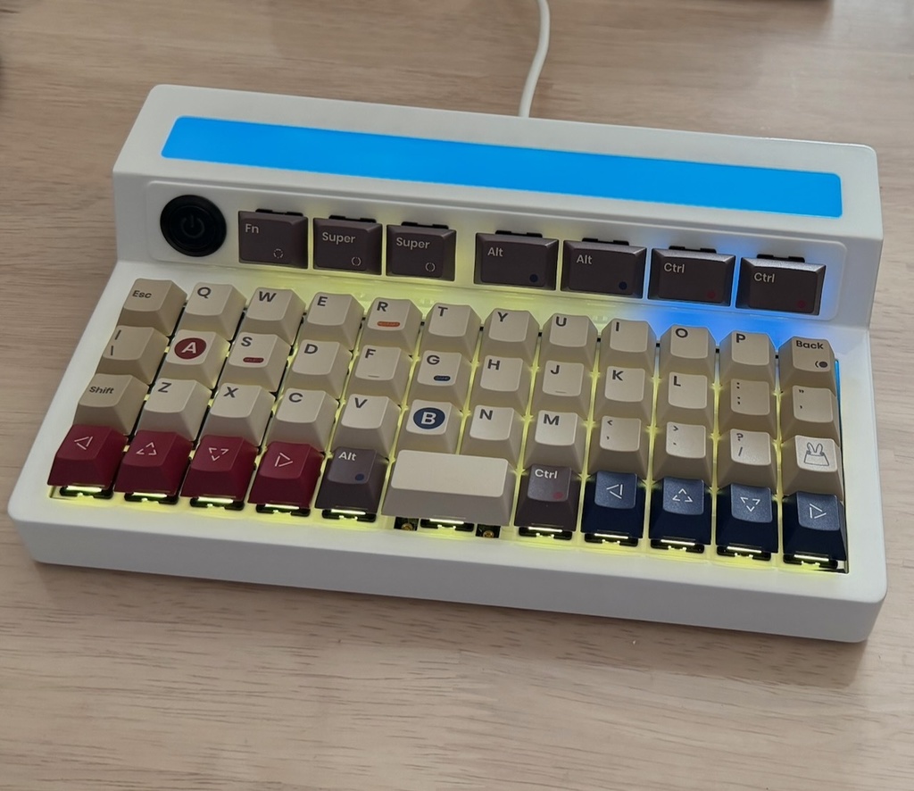 サイドタッチセンサー搭載箱型キーボード Ieneko-Box