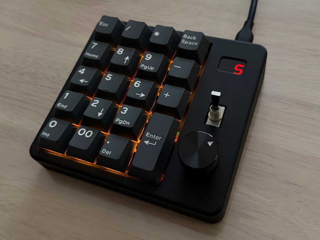 物理NumLockトグル搭載テンキー NumNum Keypad