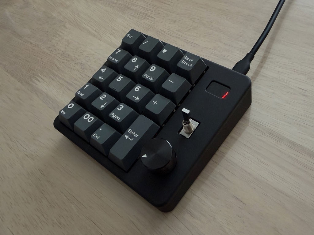 物理NumLockトグル搭載テンキー NumNum Keypad