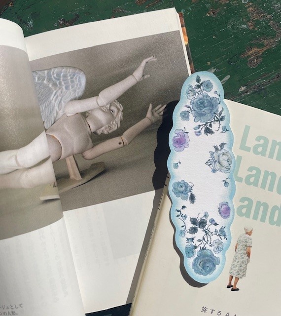 花とレースのしおり blue