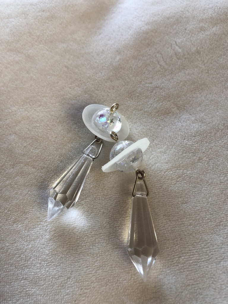 セーラーサターンイメージピアス