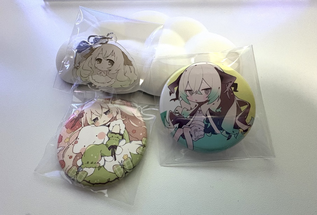 【限定1セット】アクキー & 缶バッジ2種(※郵送方法変更のため送料分値下げ)