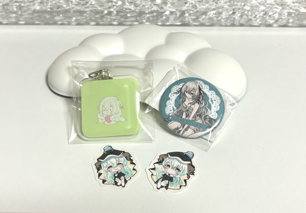 【限定1セット】アクキー & 缶バッジ & ミニステッカー