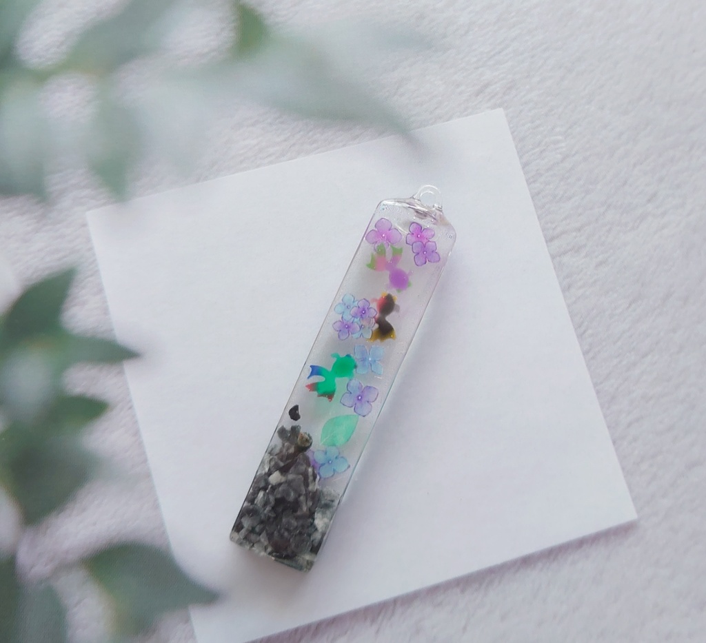 金魚が彩る池―紫陽花の景色―