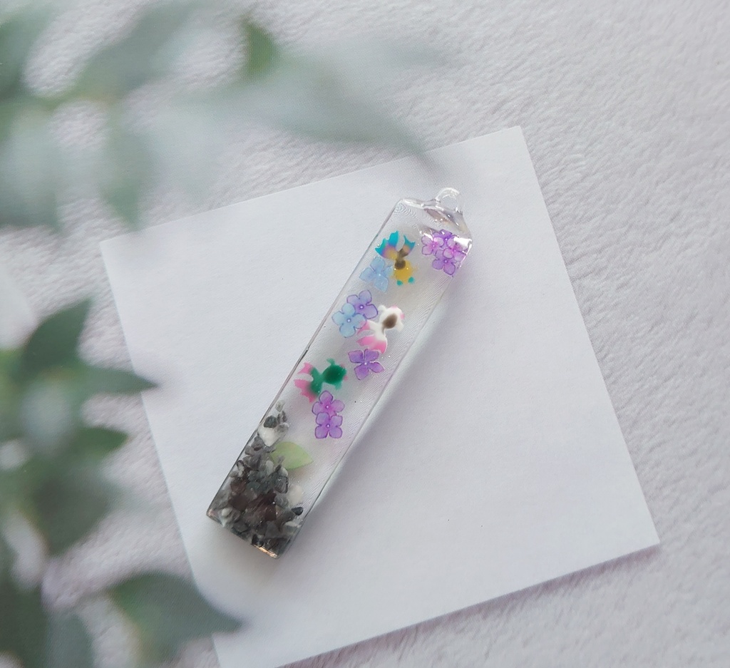 金魚が彩る池―紫陽花の景色―