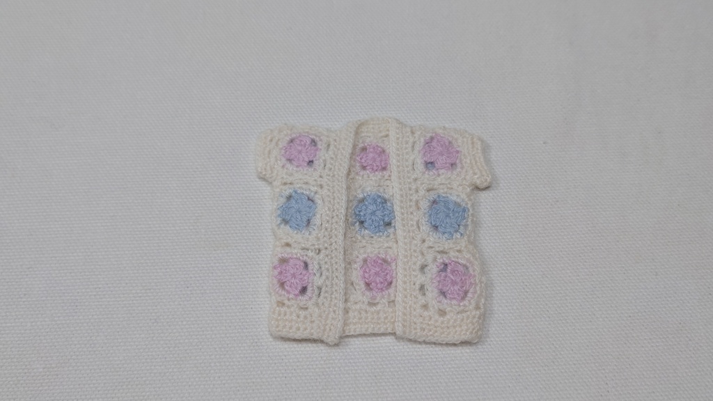 モチーフ繋ぎのカーディガン