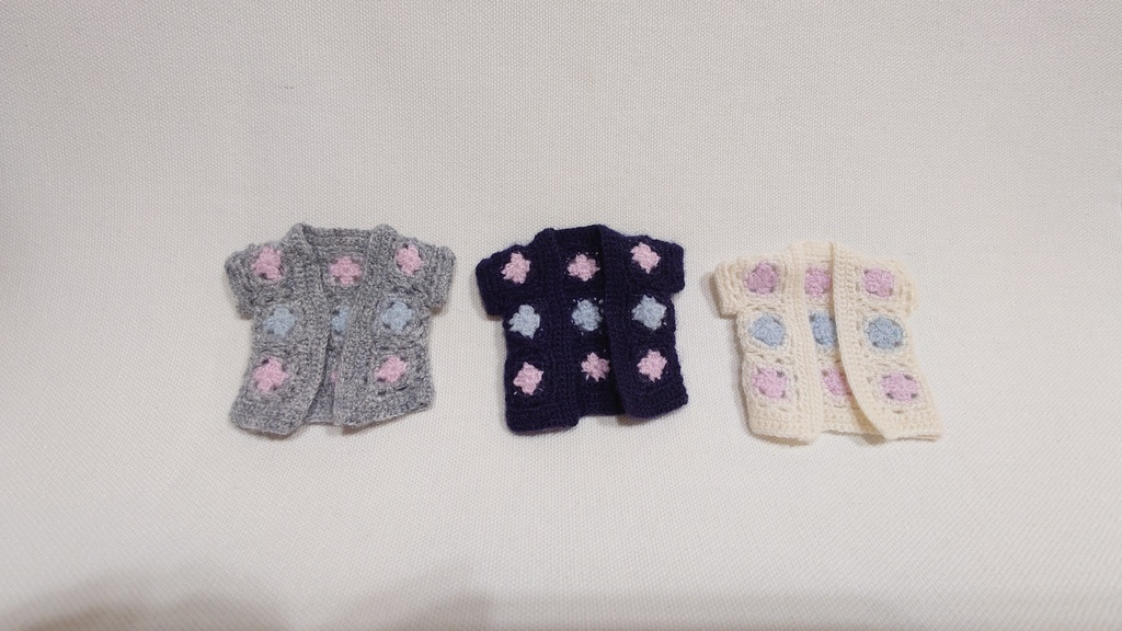 モチーフ繋ぎのカーディガン