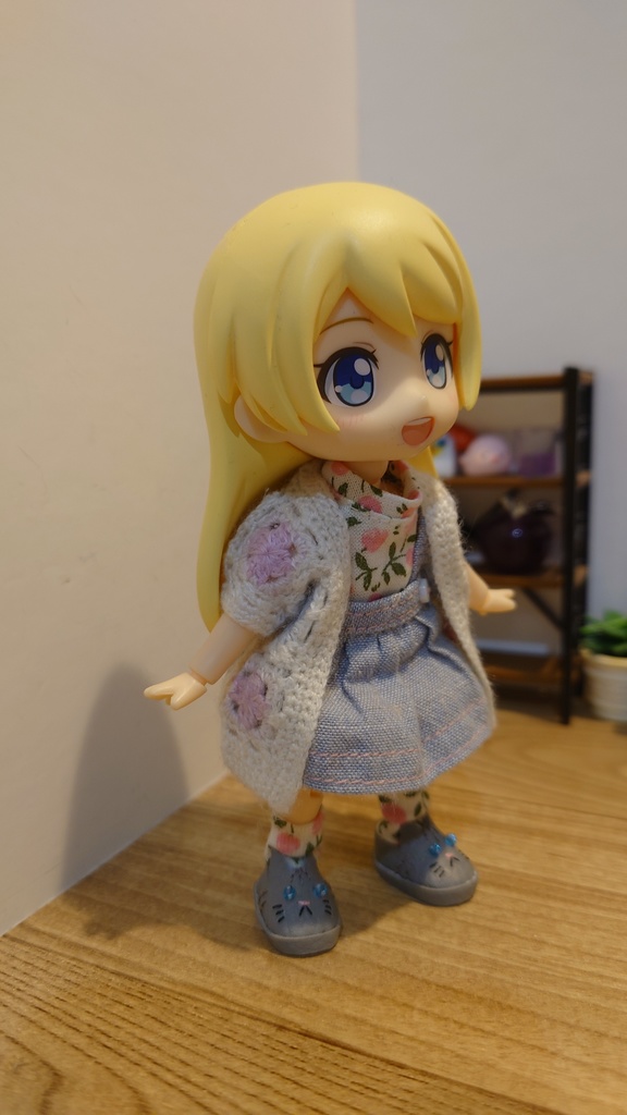 モチーフ繋ぎのカーディガン