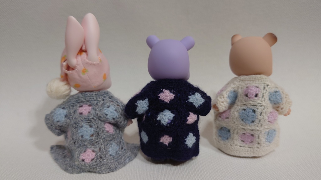 モチーフ繋ぎのカーディガン