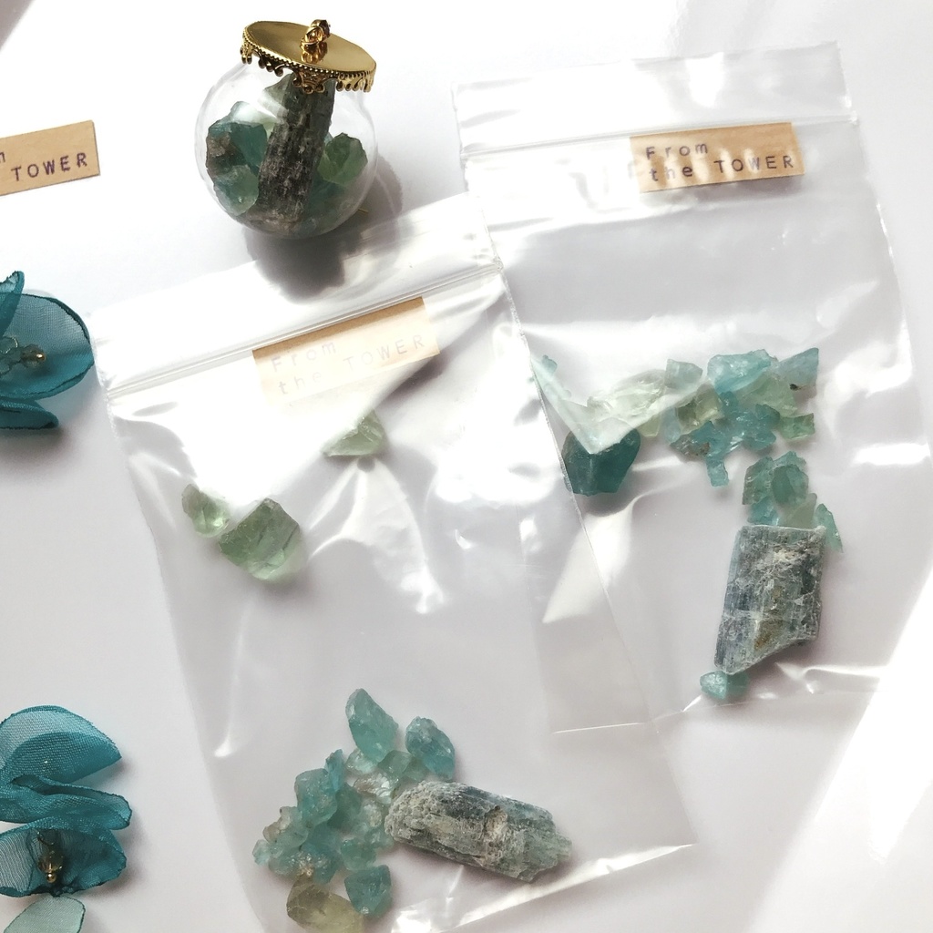 鉱物標本瓶 - Piece of the Tower (Globe/Octagon)