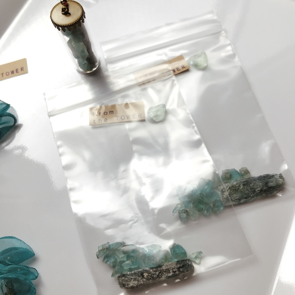 鉱物標本瓶 - Piece of the Tower (Tube)