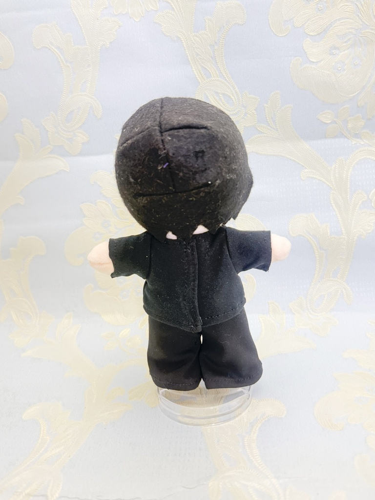 シンプルな黒Tシャツ