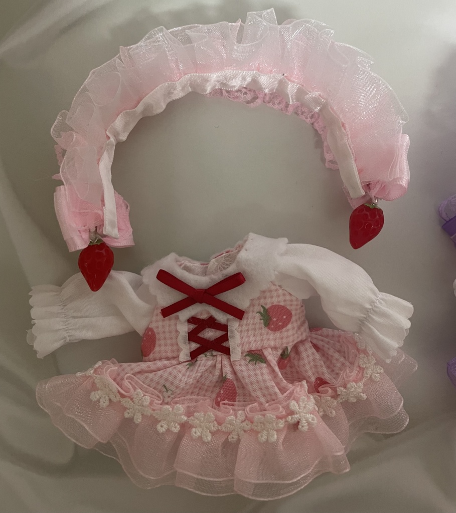 16cm ぬい服 いちごワンピース