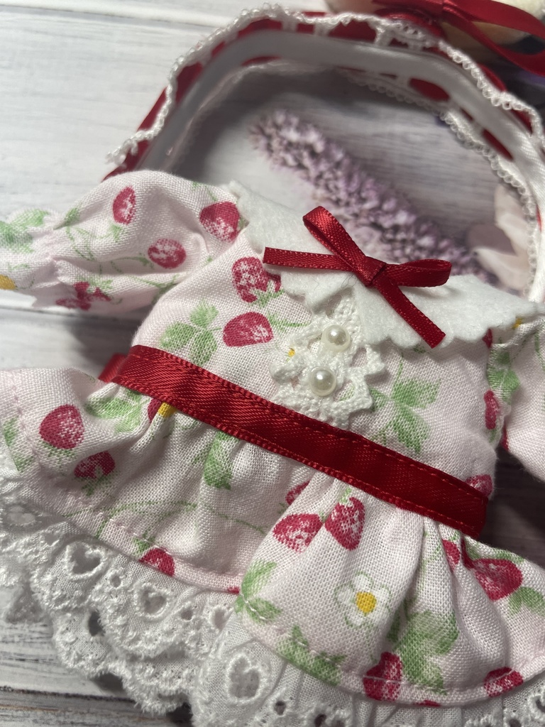 うさみみいちご柄ワンピース