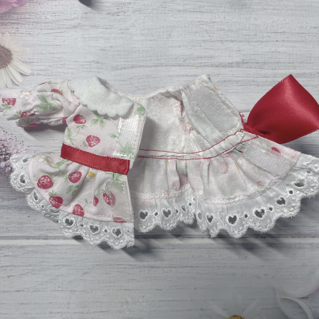 うさみみいちご柄ワンピース