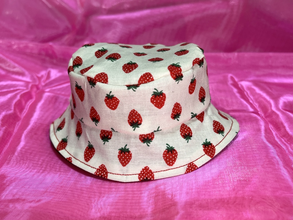 いちご柄バケハ
