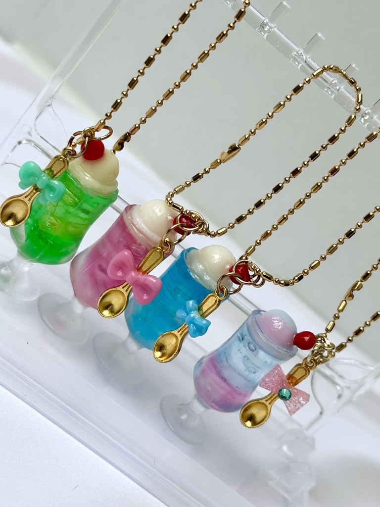 レトロ喫茶のクリームソーダチャーム