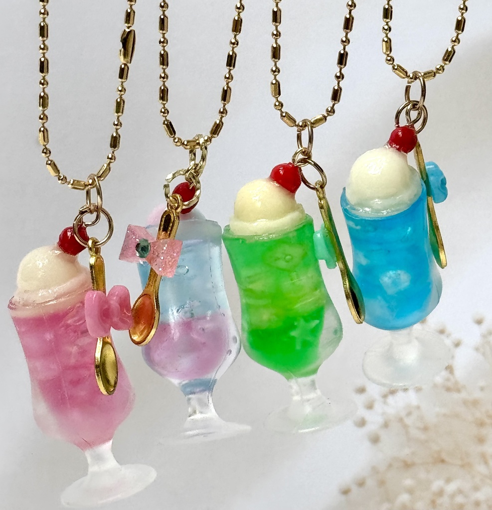 レトロ喫茶のクリームソーダチャーム