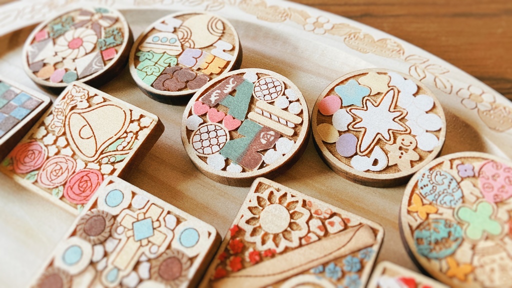 シャフユニモチーフウッドブローチ