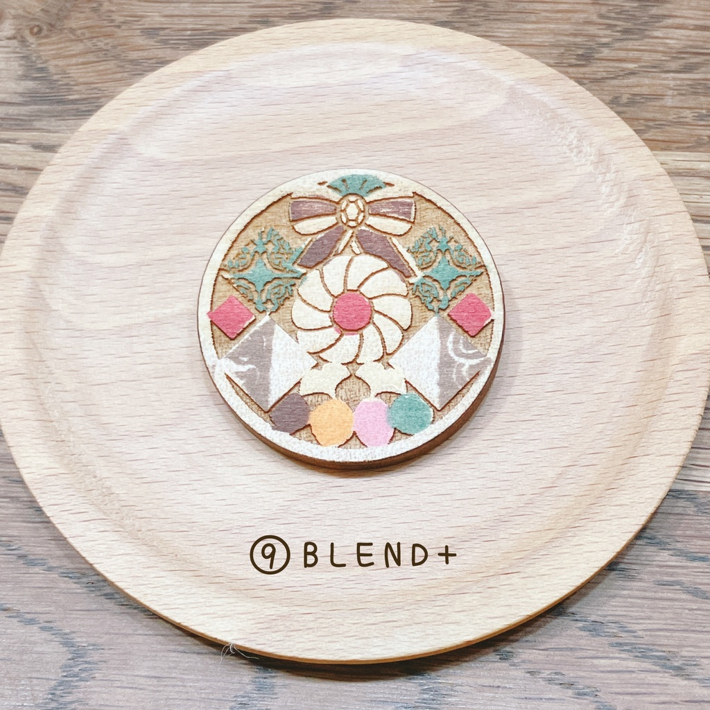 シャフユニモチーフウッドブローチ