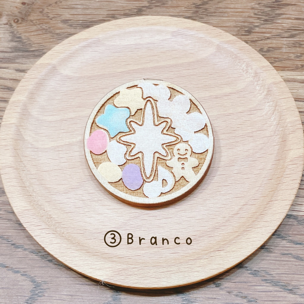 シャフユニモチーフウッドブローチ