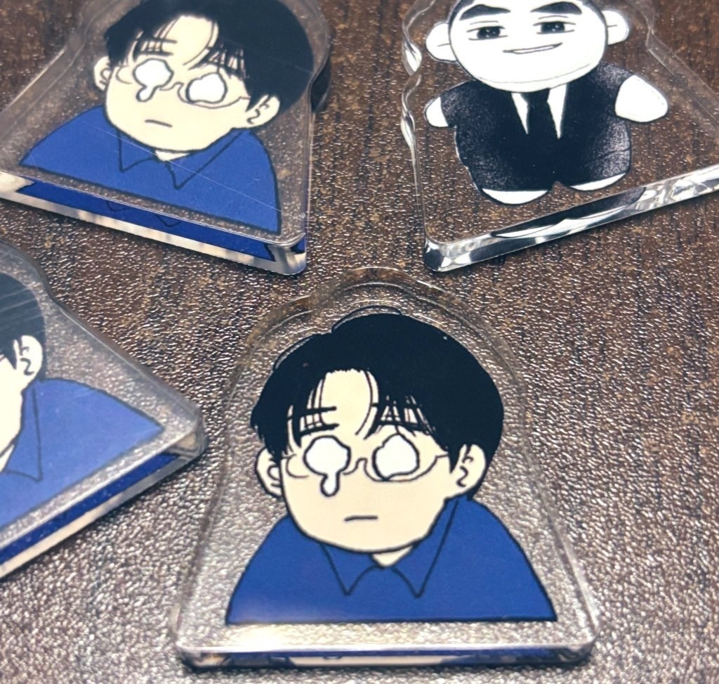 自立するミニアクリルブロック ぐす実くん