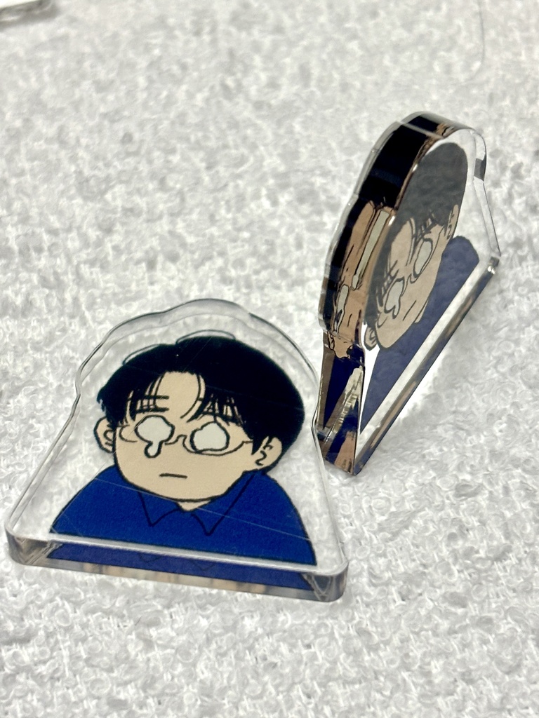 自立するミニアクリルブロック ぐす実くん