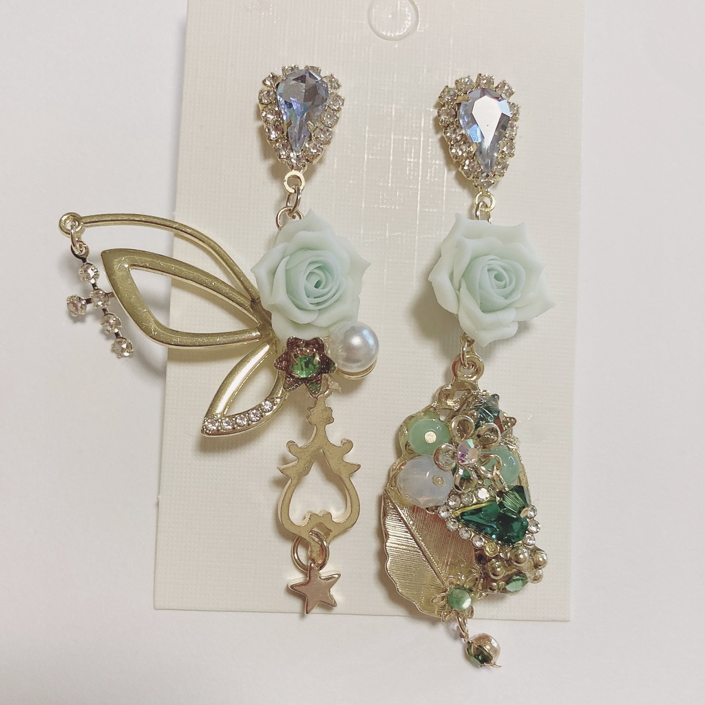 羽ばたく華　スワロフスキー　ピアス　